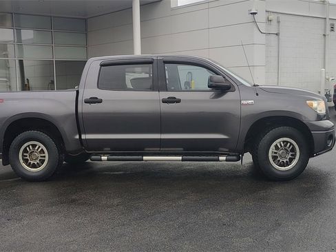 Used 2011 Toyota Tundra 4x4 CrewMax image 2