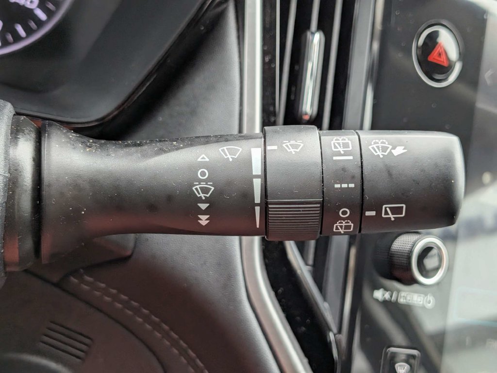 Certified 2025 Subaru Outback Premium AWD/4WD image 32