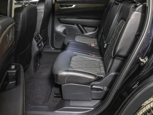 Used 2024 Volkswagen Atlas SEL Premium R-Line image 38