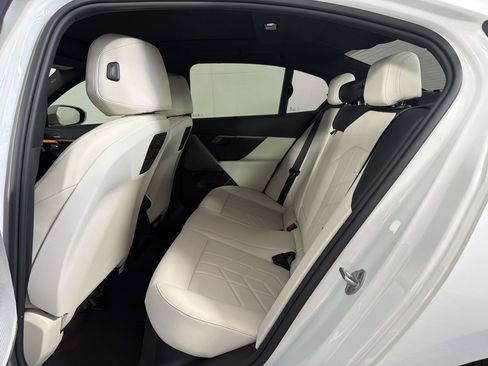Used 2024 BMW i5 eDrive40i w/ Executive Package RWD image 23