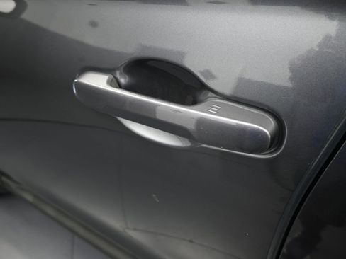 Used 2023 Honda Pilot LX image 32