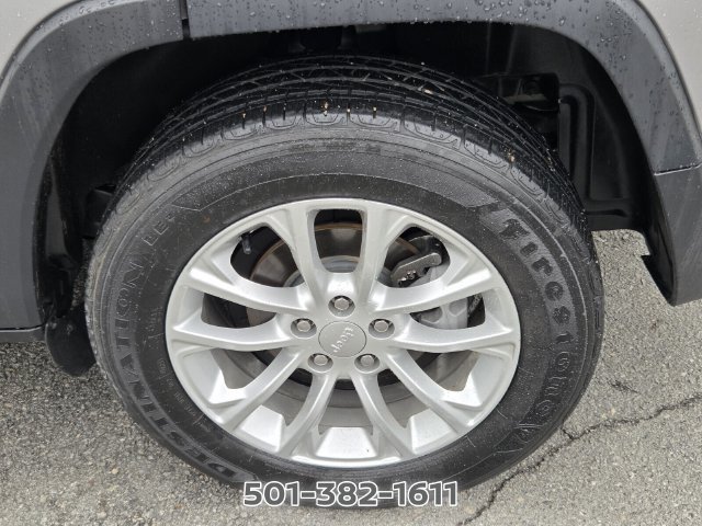 Used 2019 Jeep Cherokee Latitude w/ Popular Appearance Group FWD image 17