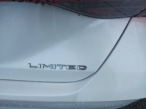 Used 2019 Toyota Avalon Limited FWD image 15