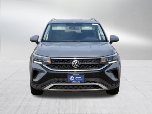 Certified 2022 Volkswagen Taos SE w/ Panoramic Sunroof Package AWD/4WD image 2