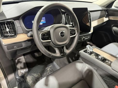 Used 2025 Volvo XC90 B6 Plus image 19