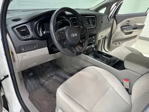 Used 2018 Kia Sedona L FWD image 12
