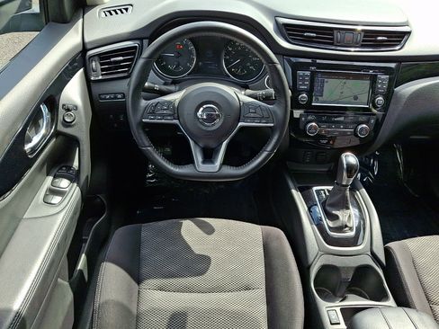 Certified 2017 Nissan Rogue Sport SV w/ SV Premium Package FWD image 11