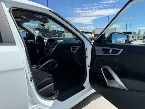 Used 2016 Hyundai Veloster image 20