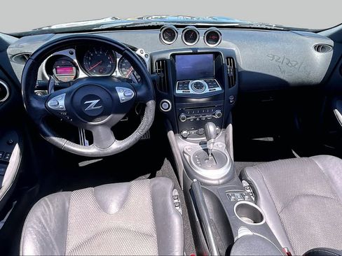 Used 2018 Nissan 370Z Touring Sport RWD image 15