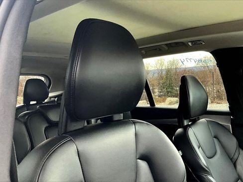 Used 2021 Volvo XC90 T5 Momentum w/ Protection Package Premier image 19