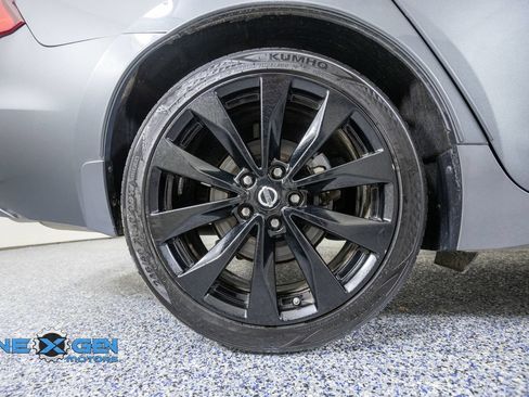 Used 2018 Nissan Maxima SR w/ Midnight Edition FWD image 46