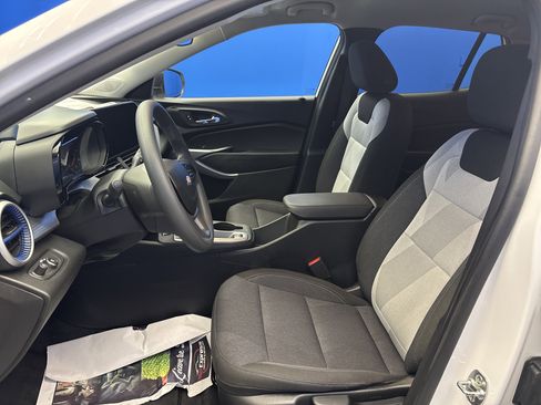 Used 2024 Chevrolet Trax LS image 12