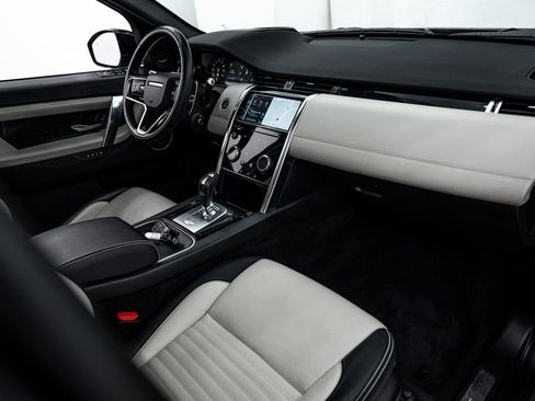 Used 2021 Land Rover Discovery Sport SE R-Dynamic image 13