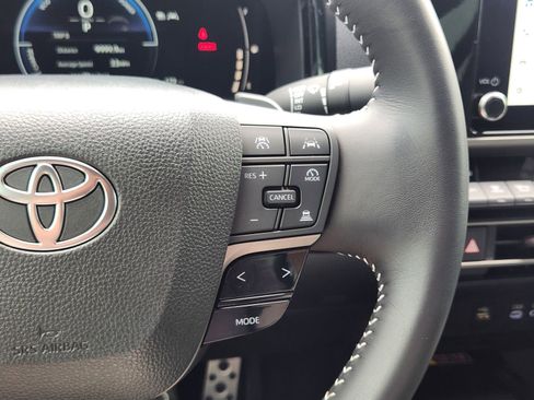 Used 2025 Toyota Camry SE w/ Convenience Package FWD image 32