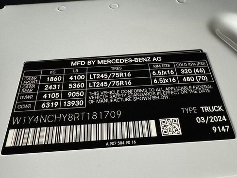 Used 2024 Mercedes-Benz Sprinter 2500 image 32