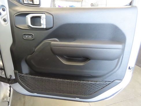 Used 2022 Jeep Wrangler Sport AWD/4WD image 28