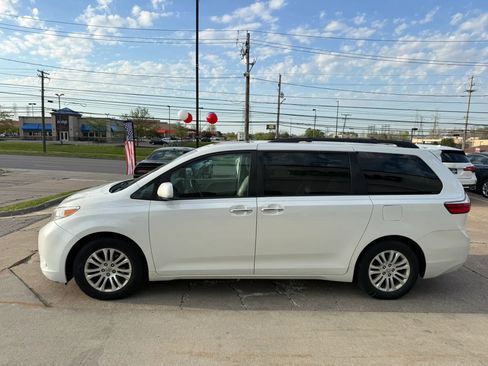 Used 2015 Toyota Sienna XLE Premium image 7