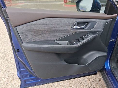 Used 2023 Nissan Rogue SV image 9