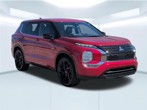 Used 2023 Mitsubishi Outlander SE Black Edition image 8