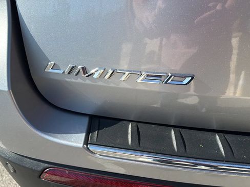 Used 2021 Ford Explorer Limited w/ Equipment Group 301A AWD/4WD image 5