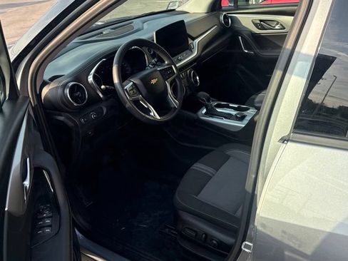 Used 2025 Chevrolet Blazer LT FWD image 5