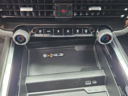 Used 2026 Chevrolet Tahoe LT w/ Comfort Package RWD image 18