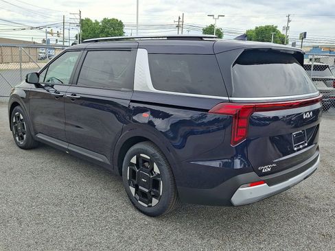 New 2026 Kia Carnival EX FWD image 4