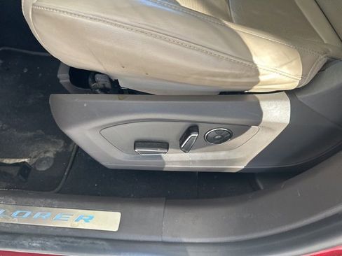 Used 2020 Ford Explorer Platinum w/ Premium Technology Package image 16