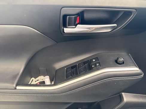 Used 2024 Toyota Highlander XSE image 9