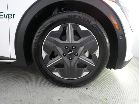 Used 2025 Kia EV6 Light w/ Light LR Technology Package RWD image 20