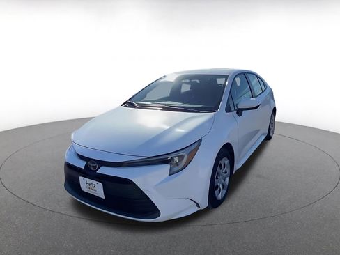 Used 2025 Toyota Corolla LE image 7