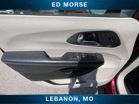 Used 2023 Chrysler Pacifica Touring-L FWD image 20