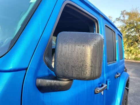 Used 2022 Jeep Wrangler Unlimited Sahara image 11