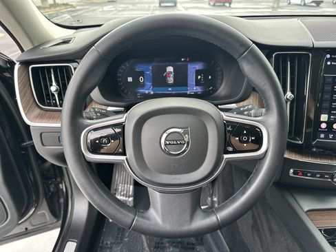 Used 2023 Volvo XC60 B5 Ultimate FWD image 18