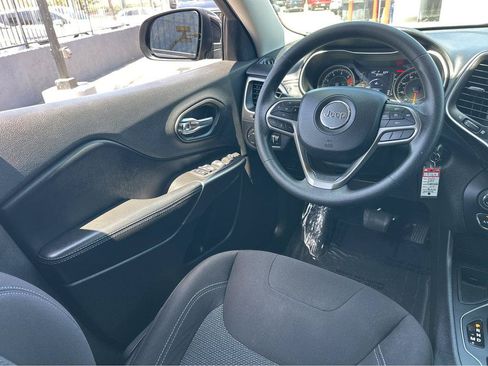 Used 2020 Jeep Cherokee Latitude FWD image 19