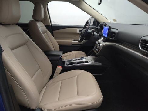 Used 2022 Ford Explorer XLT w/ Equipment Group 202A RWD image 21