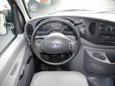 Used 1999 Ford E-350 and Econoline 350 Club Wagon image 25