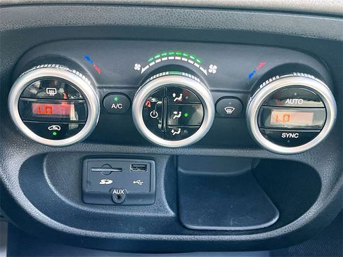 Used 2014 FIAT 500L Trekking w/ Popular Equipment Group image 15