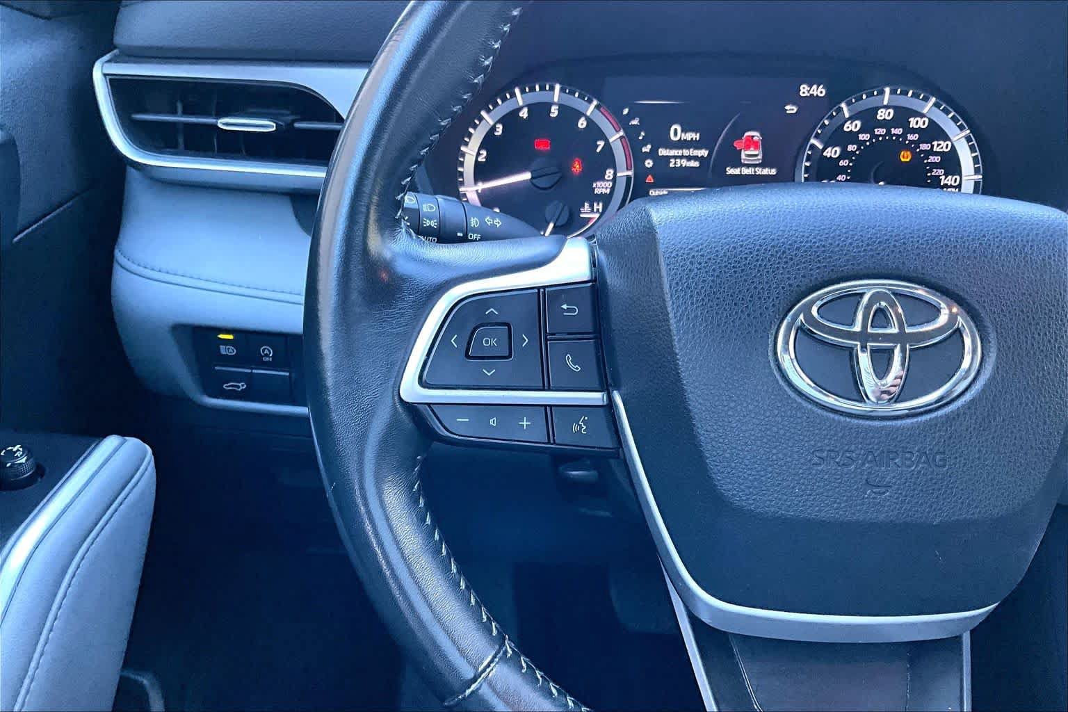 Used 2023 Toyota Highlander LE FWD image 24