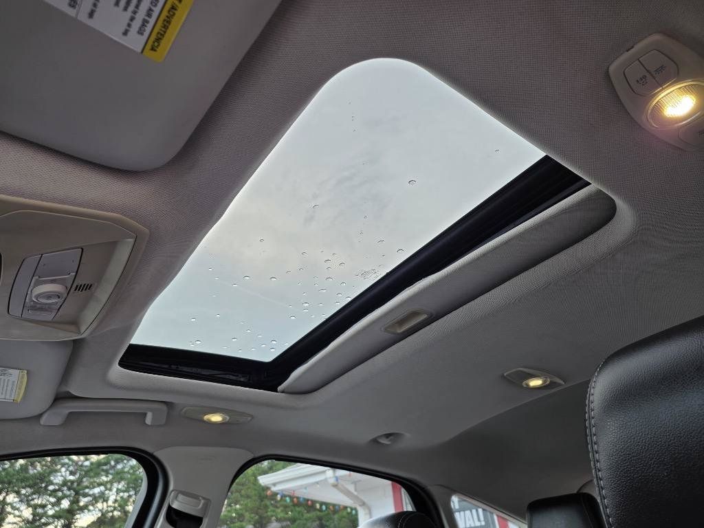 Used 2014 Ford Focus Titanium FWD image 16