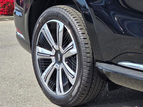 New 2025 Cadillac Escalade IQ Luxury 1 AWD/4WD image 18