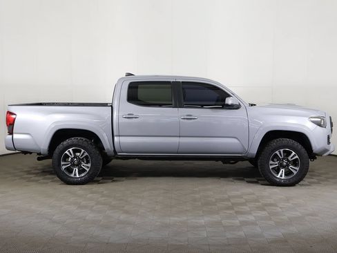 Used 2018 Toyota Tacoma TRD Sport AWD/4WD image 20
