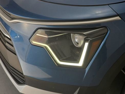 Used 2023 Kia Niro EX FWD image 29