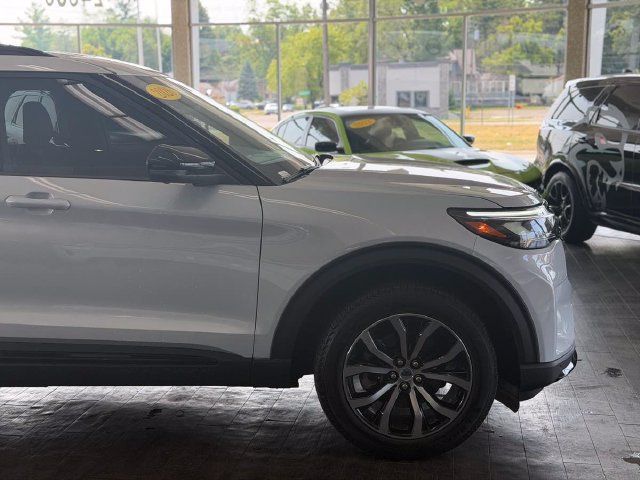 Used 2026 Ford Explorer ST-Line AWD/4WD image 4