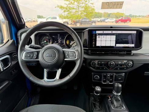 Used 2024 Jeep Wrangler Unlimited Sahara AWD/4WD image 29