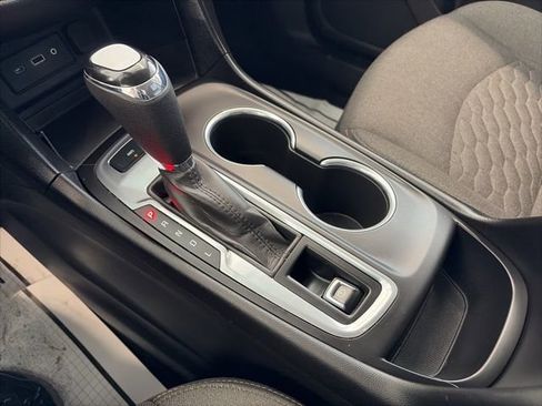 Used 2020 Chevrolet Equinox LT w/ Driver Convenience Package image 19