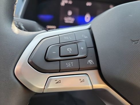 Used 2022 Volkswagen Tiguan SE AWD/4WD image 16