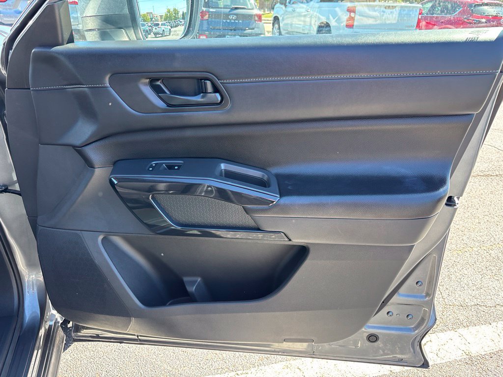 Used 2025 Nissan Pathfinder SV AWD/4WD image 39