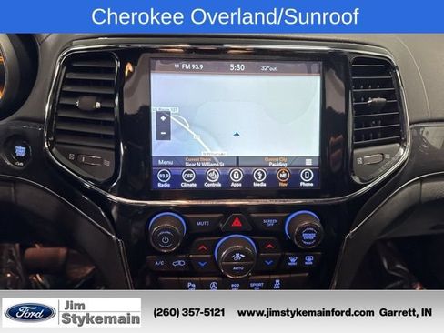Used 2019 Jeep Grand Cherokee Overland AWD/4WD image 4
