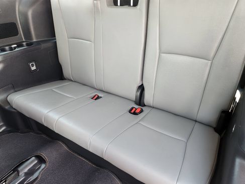 Used 2023 Toyota Highlander Bronze Edition FWD image 35